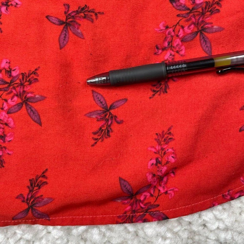 Cabi Red Floral Sprig Sleeveless Blouse Top - Picture 6 of 8